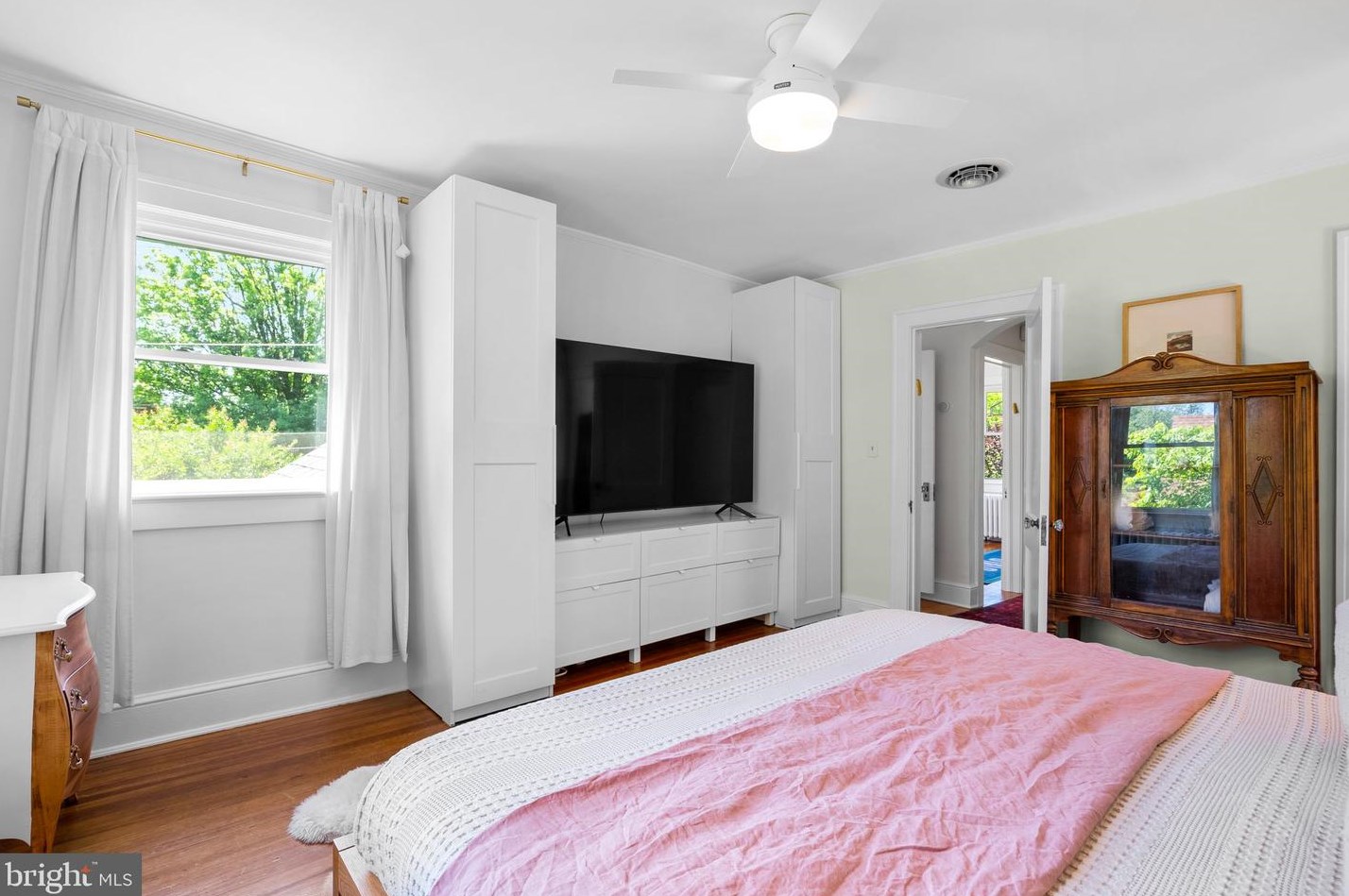 609 Pershing Dr, Silver Spring MD 20910-4489 exterior