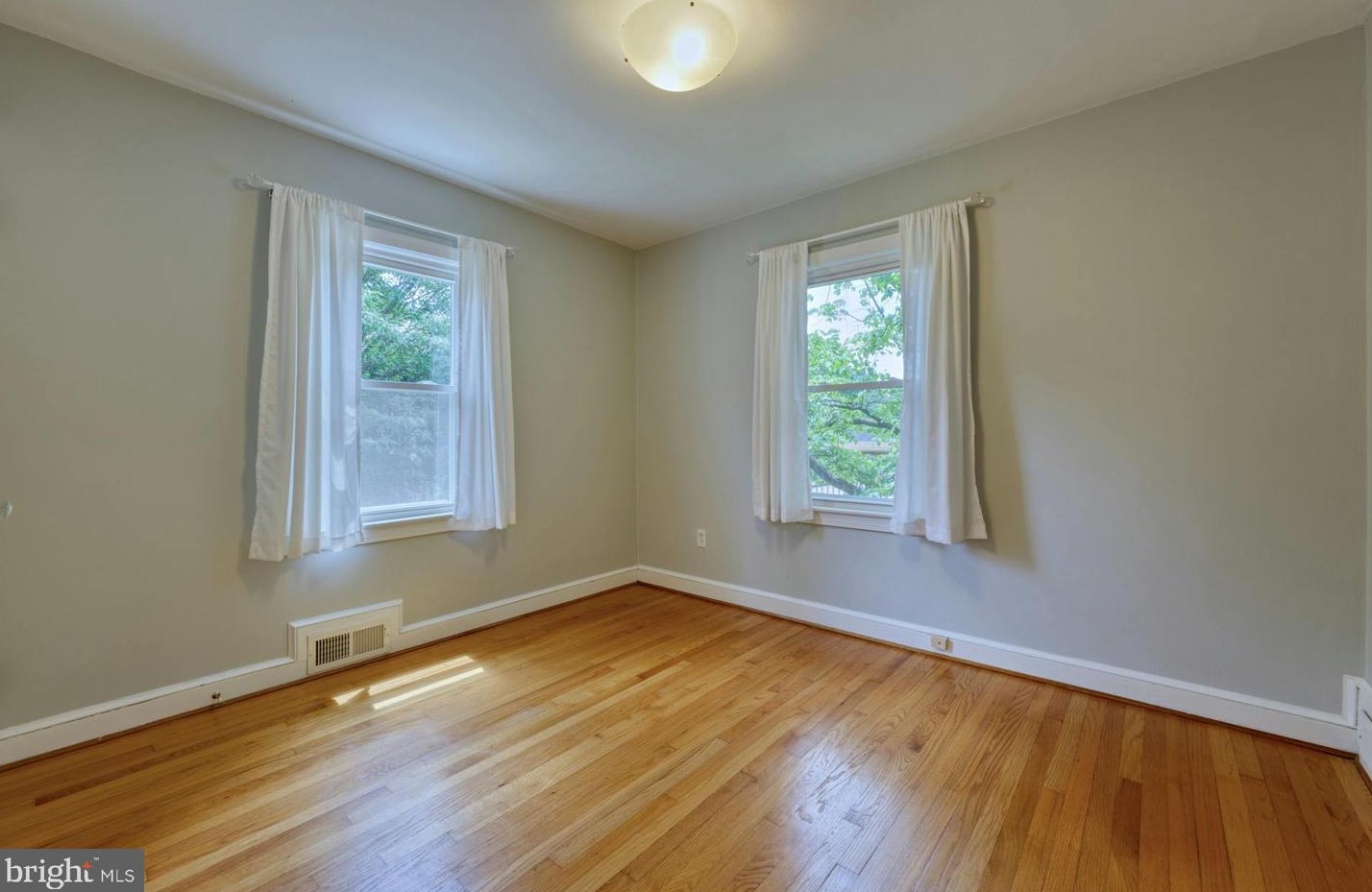 9925 Markham St, Silver Spring MD 20901-2233 exterior