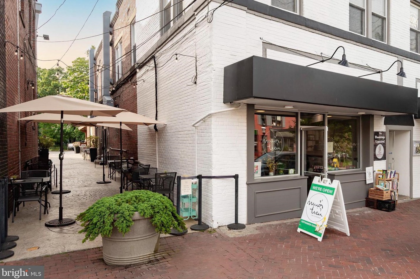 7320 Glenside Dr, Silver Spring MD 20912-7327 exterior