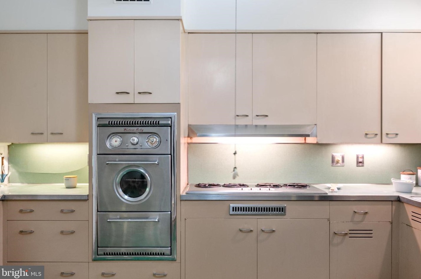 7320 Glenside Dr, Silver Spring MD 20912-7327 exterior