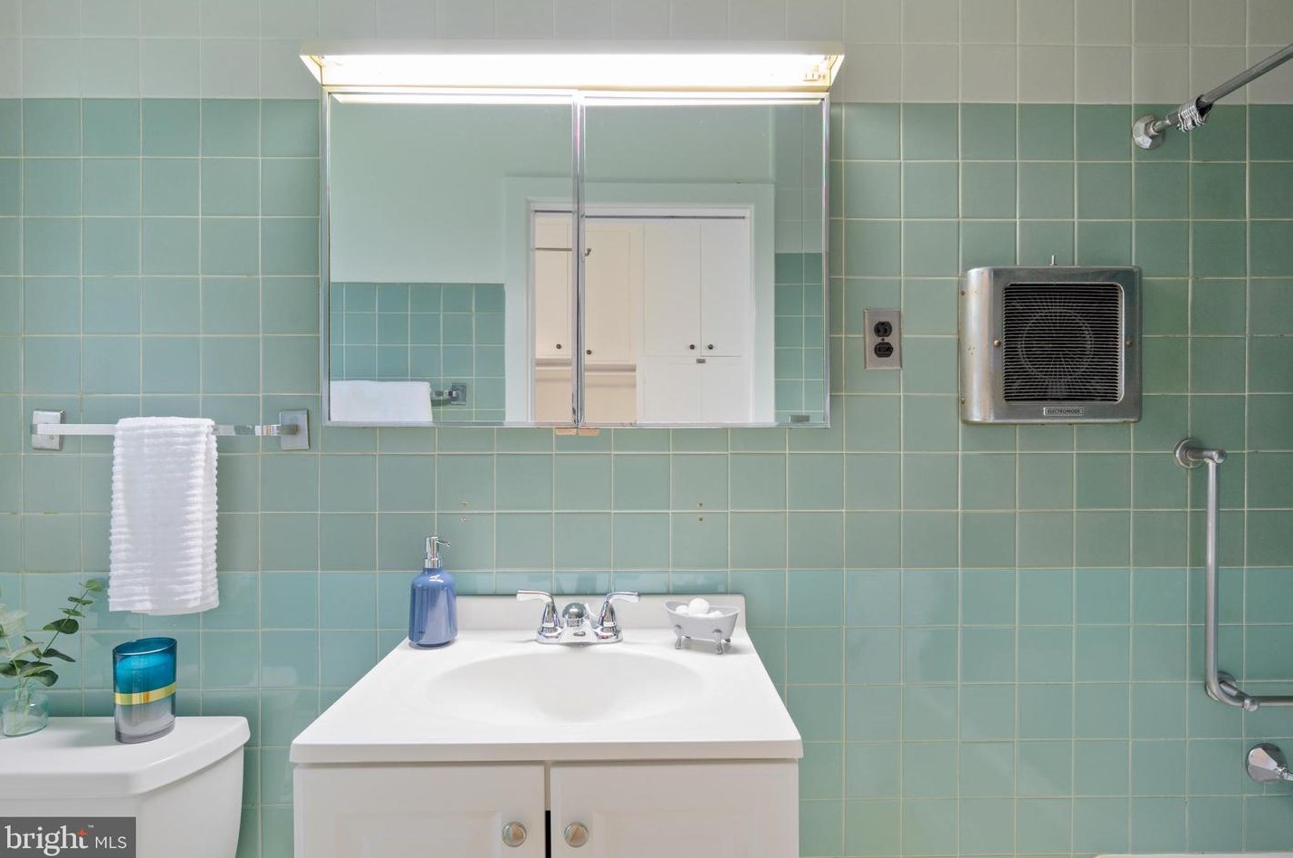 7320 Glenside Dr, Silver Spring MD 20912-7327 exterior