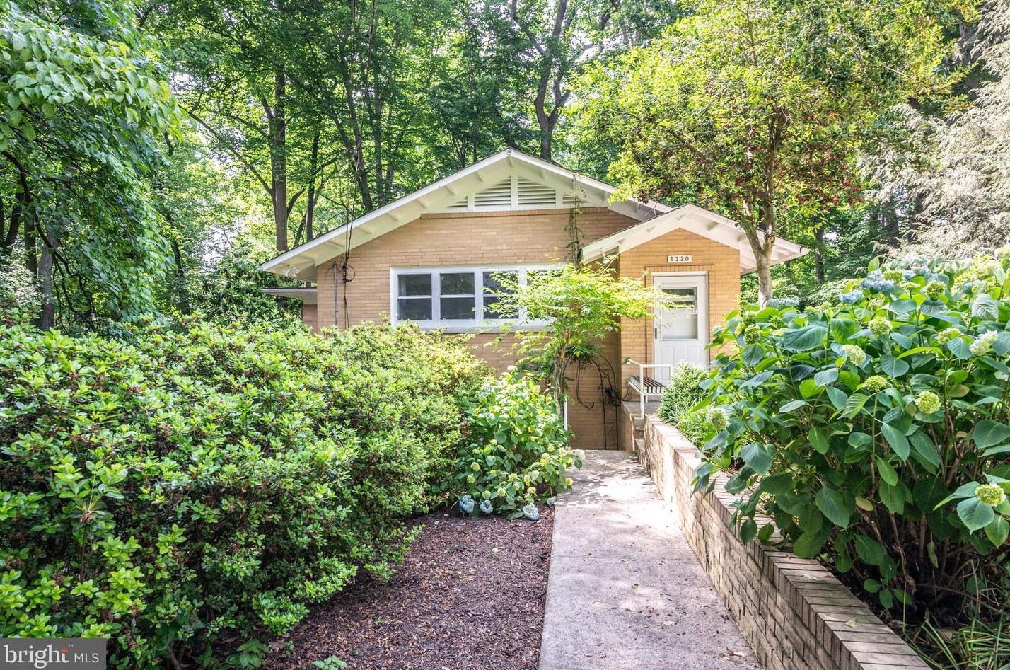 7320 Glenside Dr, Silver Spring MD 20912-7327 exterior