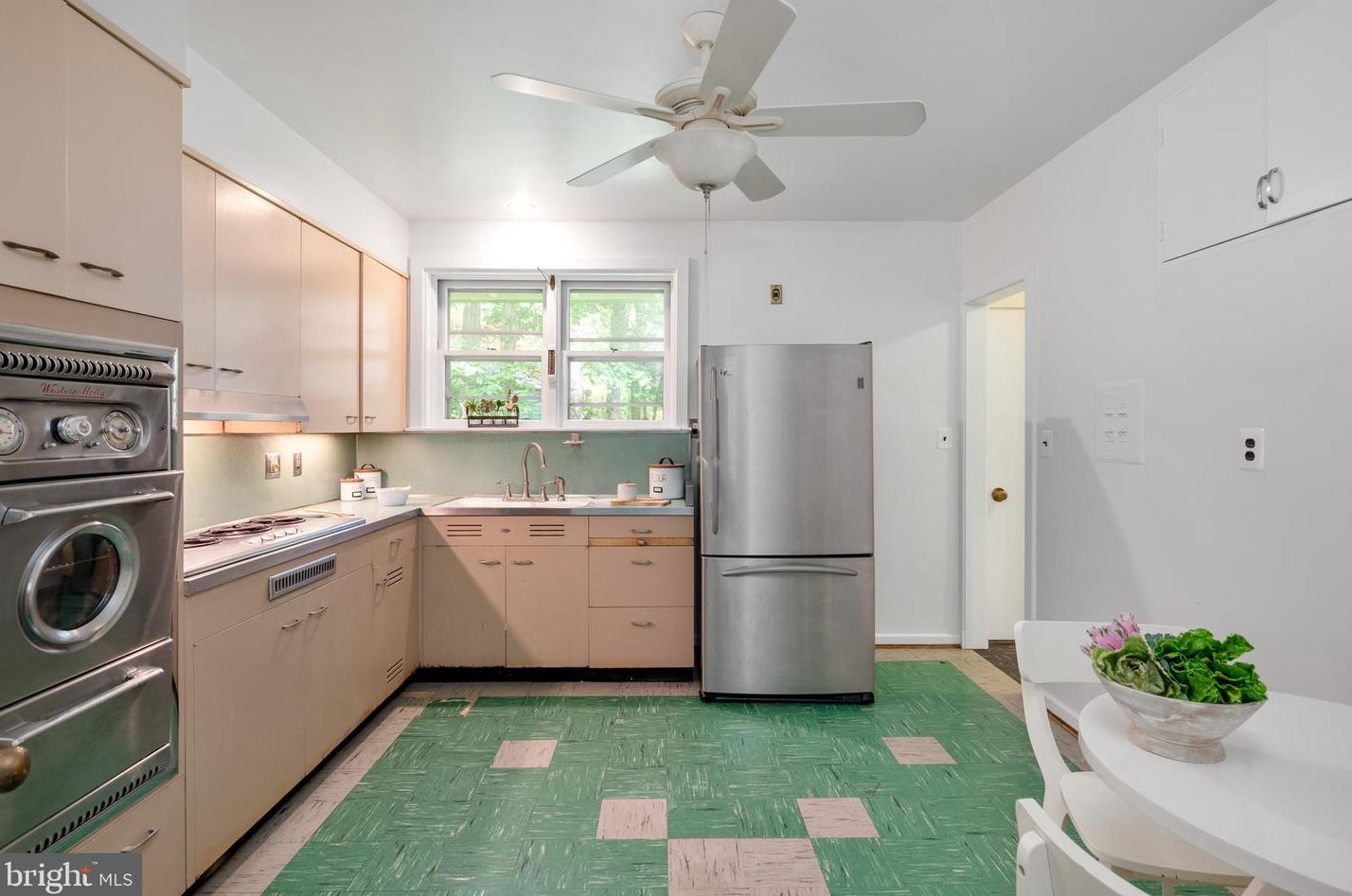 7320 Glenside Dr, Silver Spring MD 20912-7327 exterior