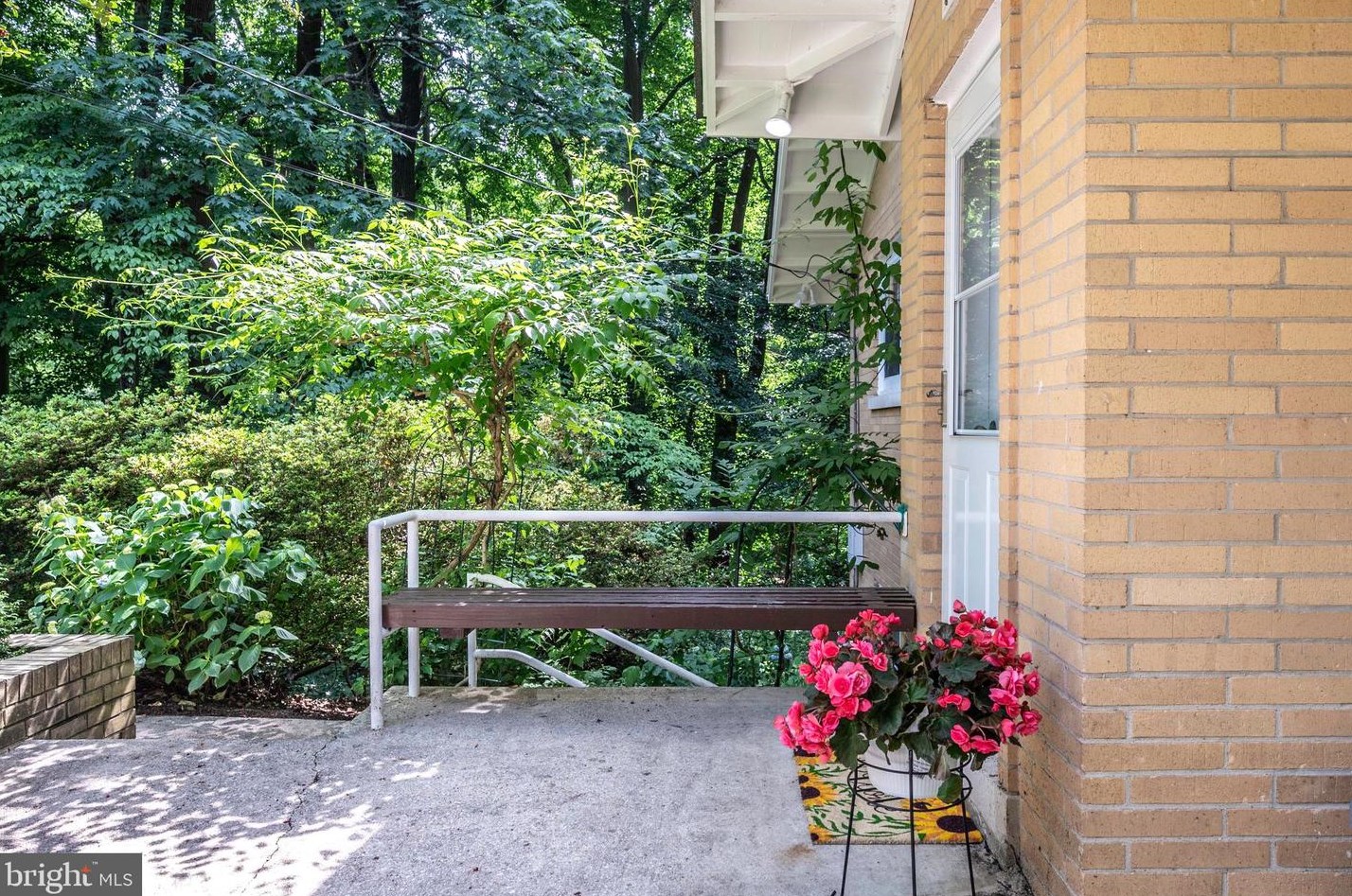 7320 Glenside Dr, Silver Spring MD 20912-7327 exterior