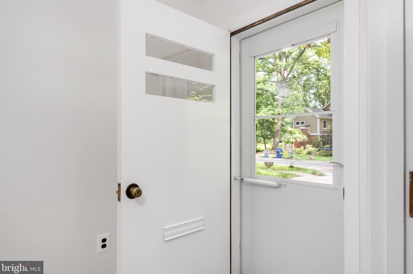 7320 Glenside Dr, Silver Spring MD 20912-7327 exterior