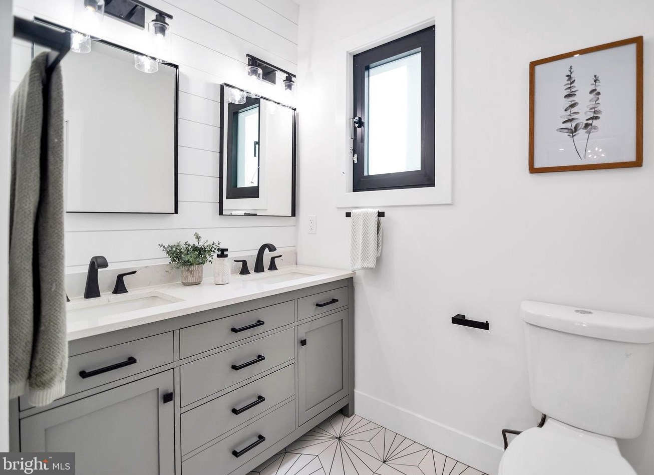 6725 Eastern Ave, Silver Spring MD  20912-4425 exterior