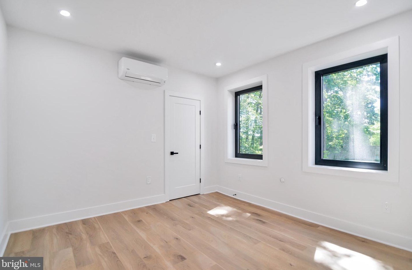 6725 Eastern Ave, Silver Spring MD  20912-4425 exterior