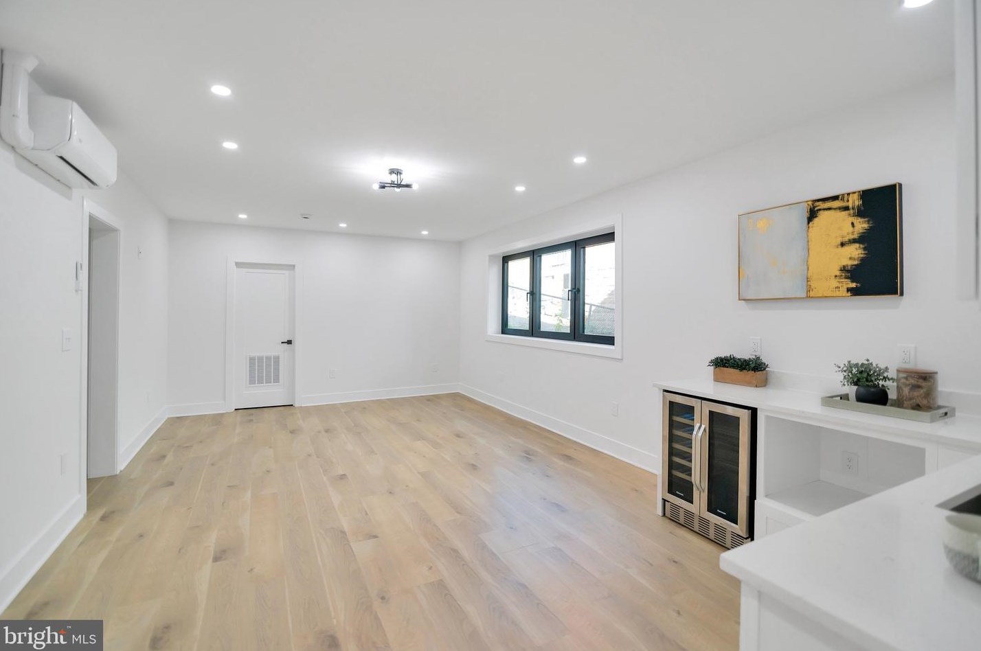 6725 Eastern Ave, Silver Spring MD  20912-4425 exterior