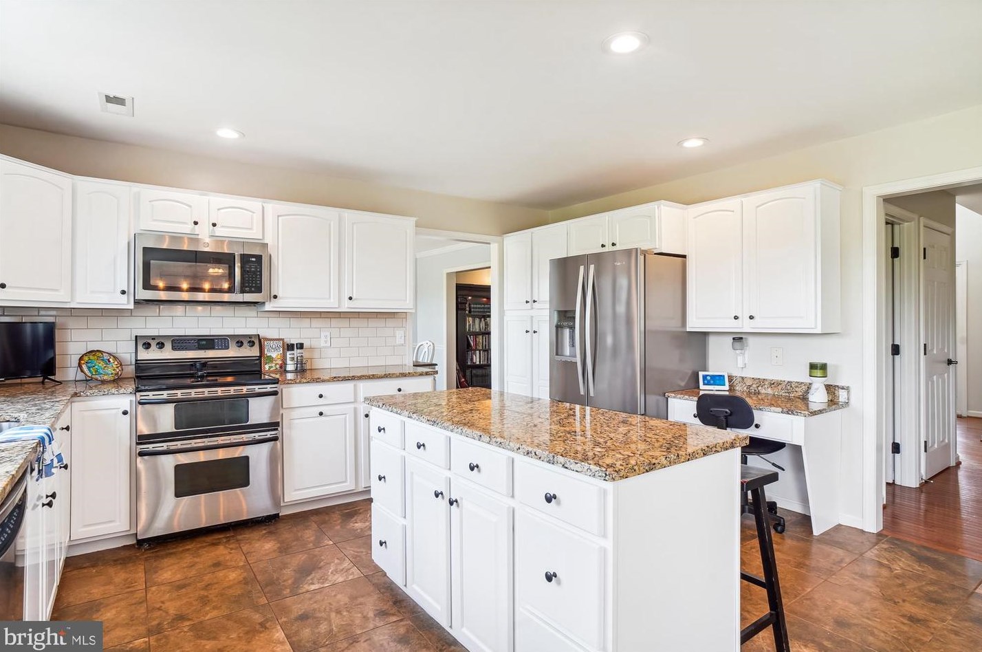 7421 Damascus Rd, Gaithersburg MD  20882-3301 exterior