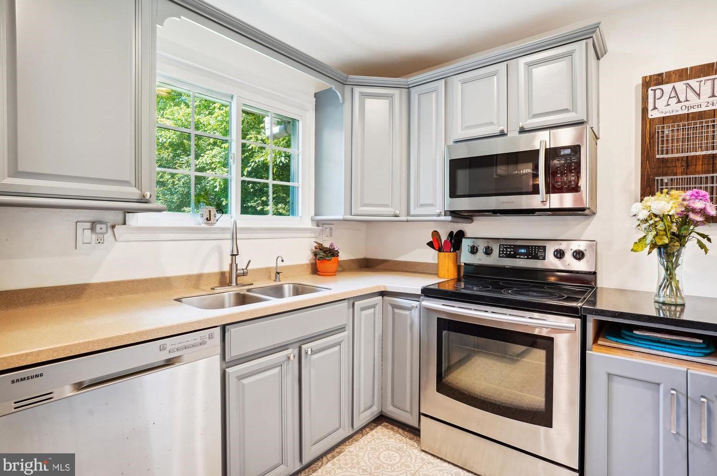 1213 Ednor Rd, Silver Spring MD 20905-5136 exterior