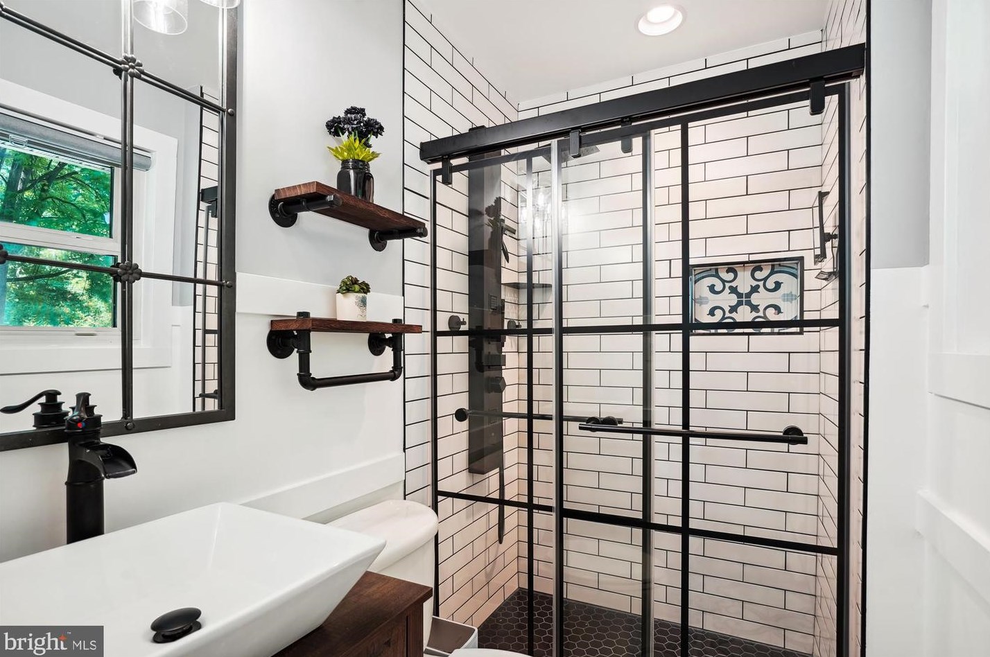 1213 Ednor Rd, Silver Spring MD 20905-5136 exterior