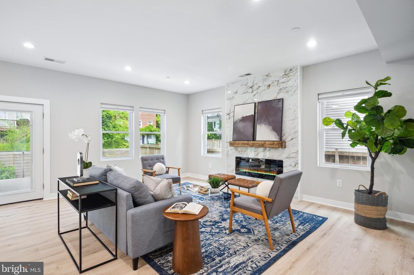 7316 New Hampshire Ave, Silver Spring MD 20905-5625 exterior