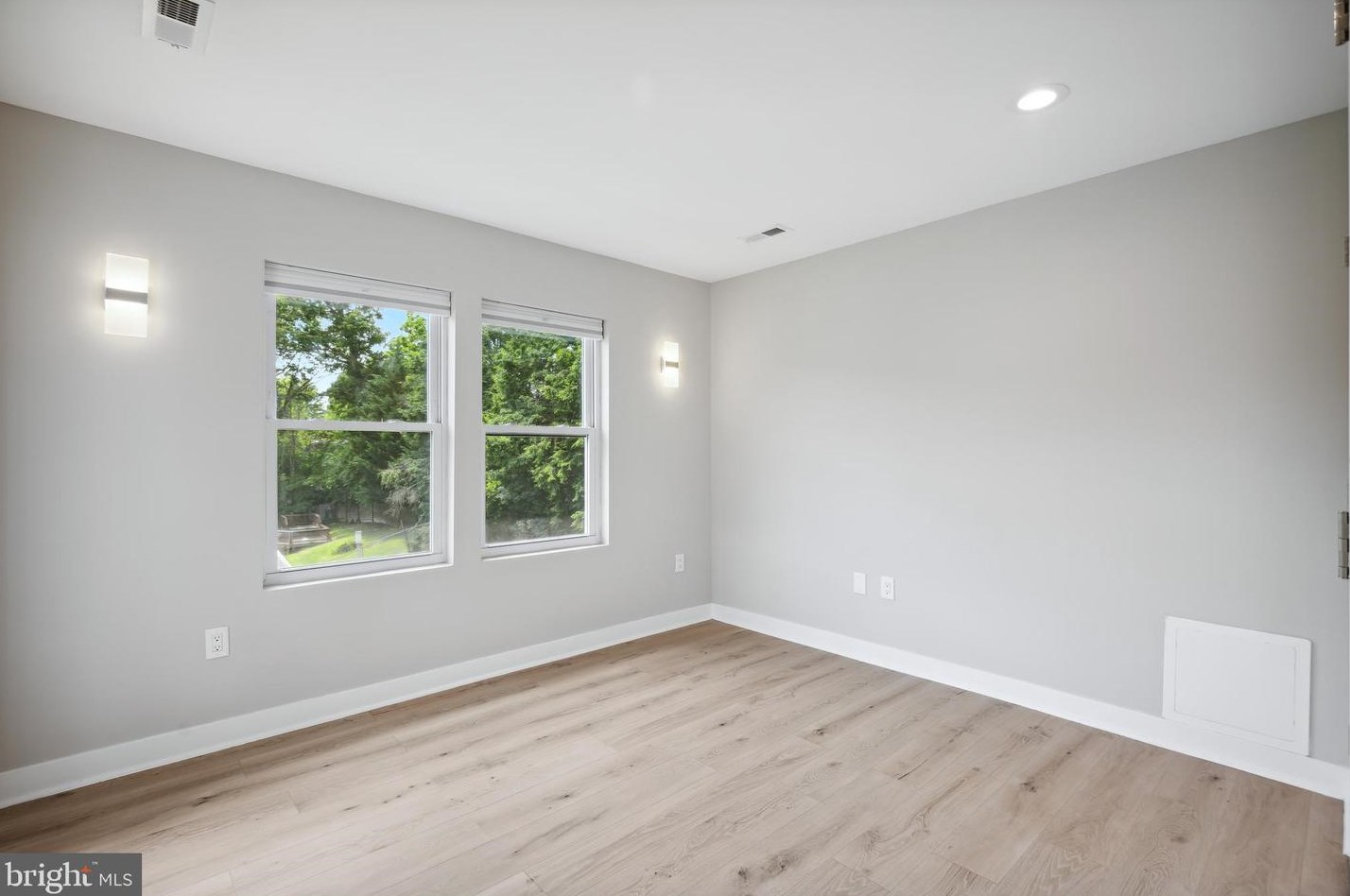 7316 New Hampshire Ave, Silver Spring MD 20905-5625 exterior