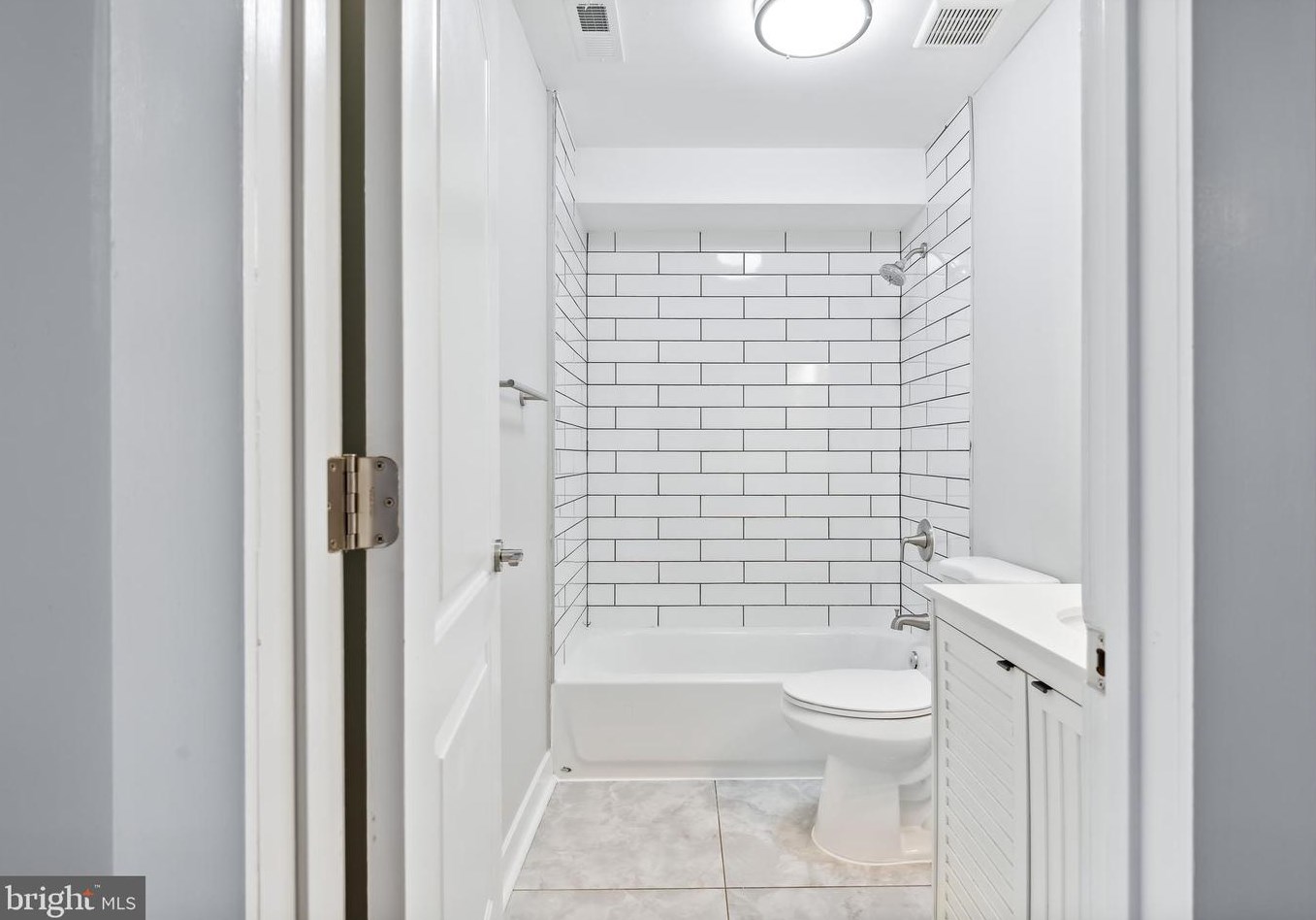 7316 New Hampshire Ave, Silver Spring MD 20905-5625 exterior