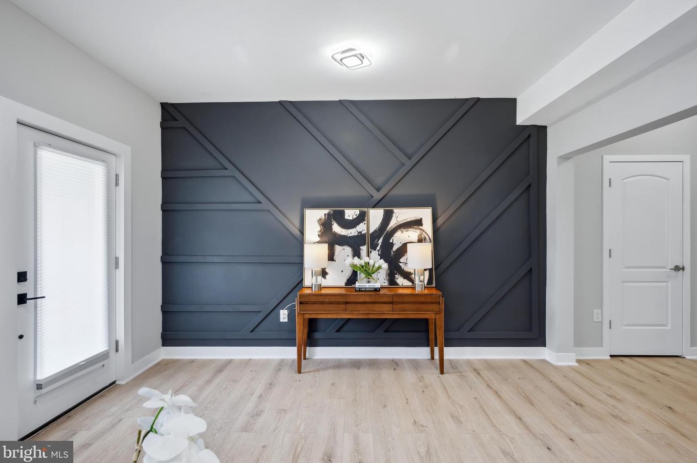 7316 New Hampshire Ave, Silver Spring MD 20905-5625 exterior