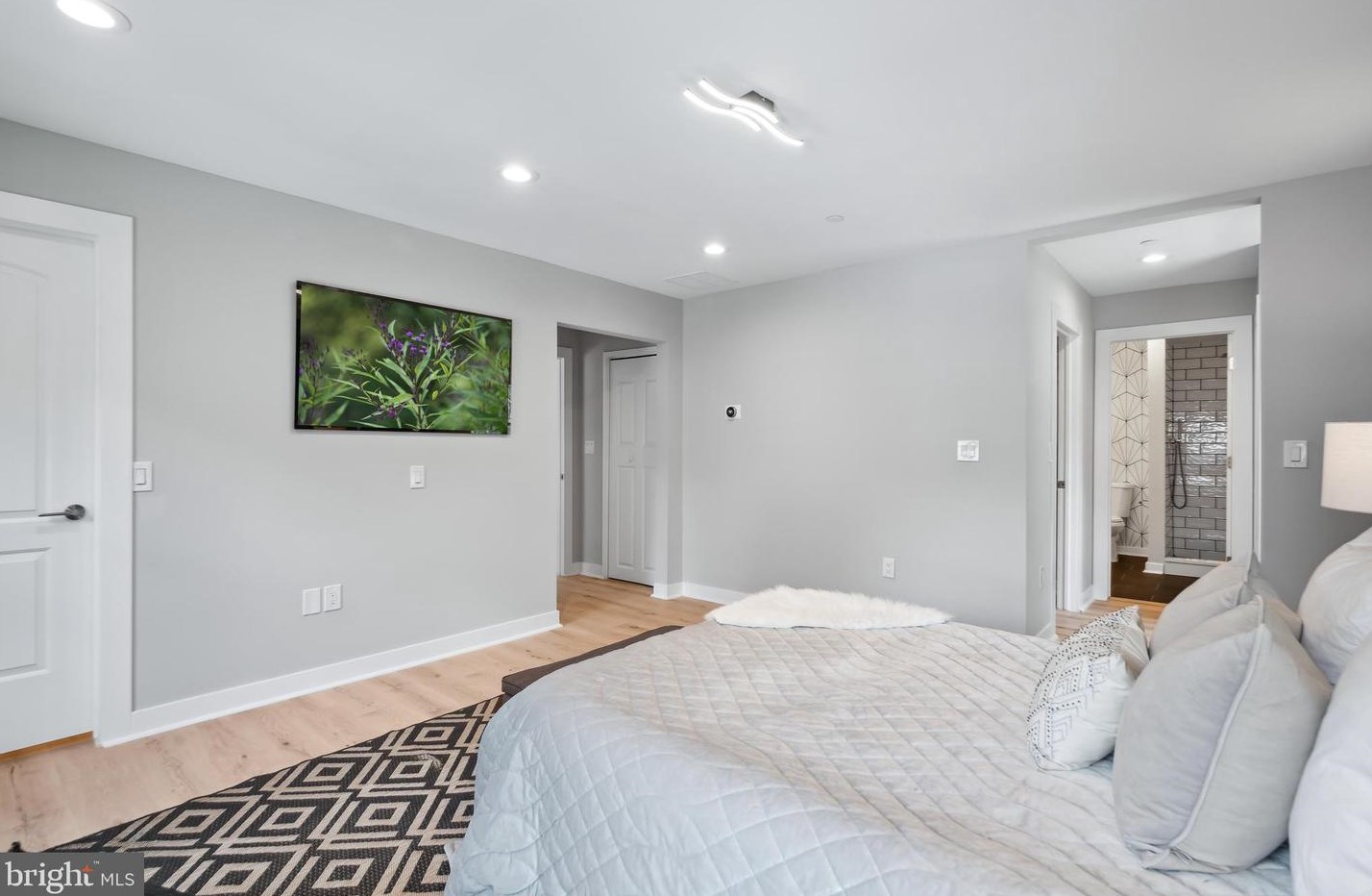 7316 New Hampshire Ave, Silver Spring MD 20905-5625 exterior