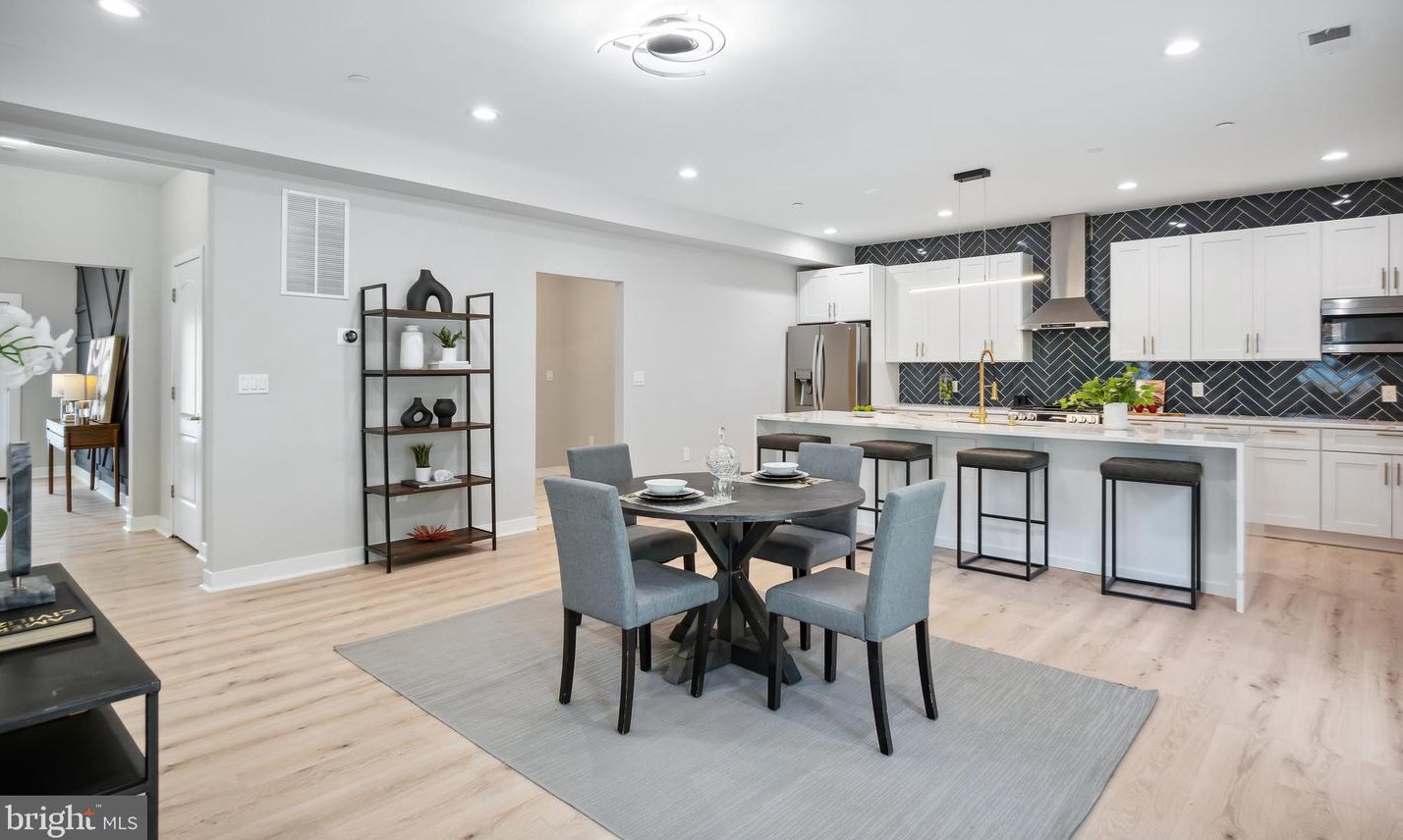 7316 New Hampshire Ave, Silver Spring MD 20905-5625 exterior