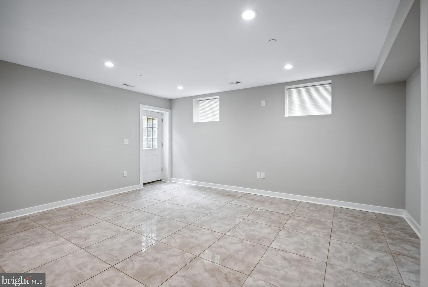 7316 New Hampshire Ave, Silver Spring MD 20905-5625 exterior