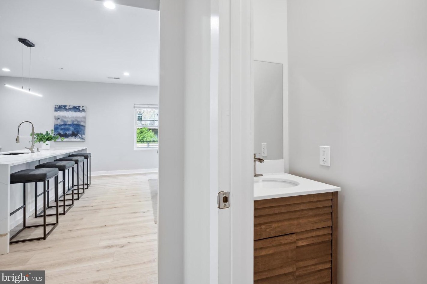 7316 New Hampshire Ave, Silver Spring MD 20905-5625 exterior