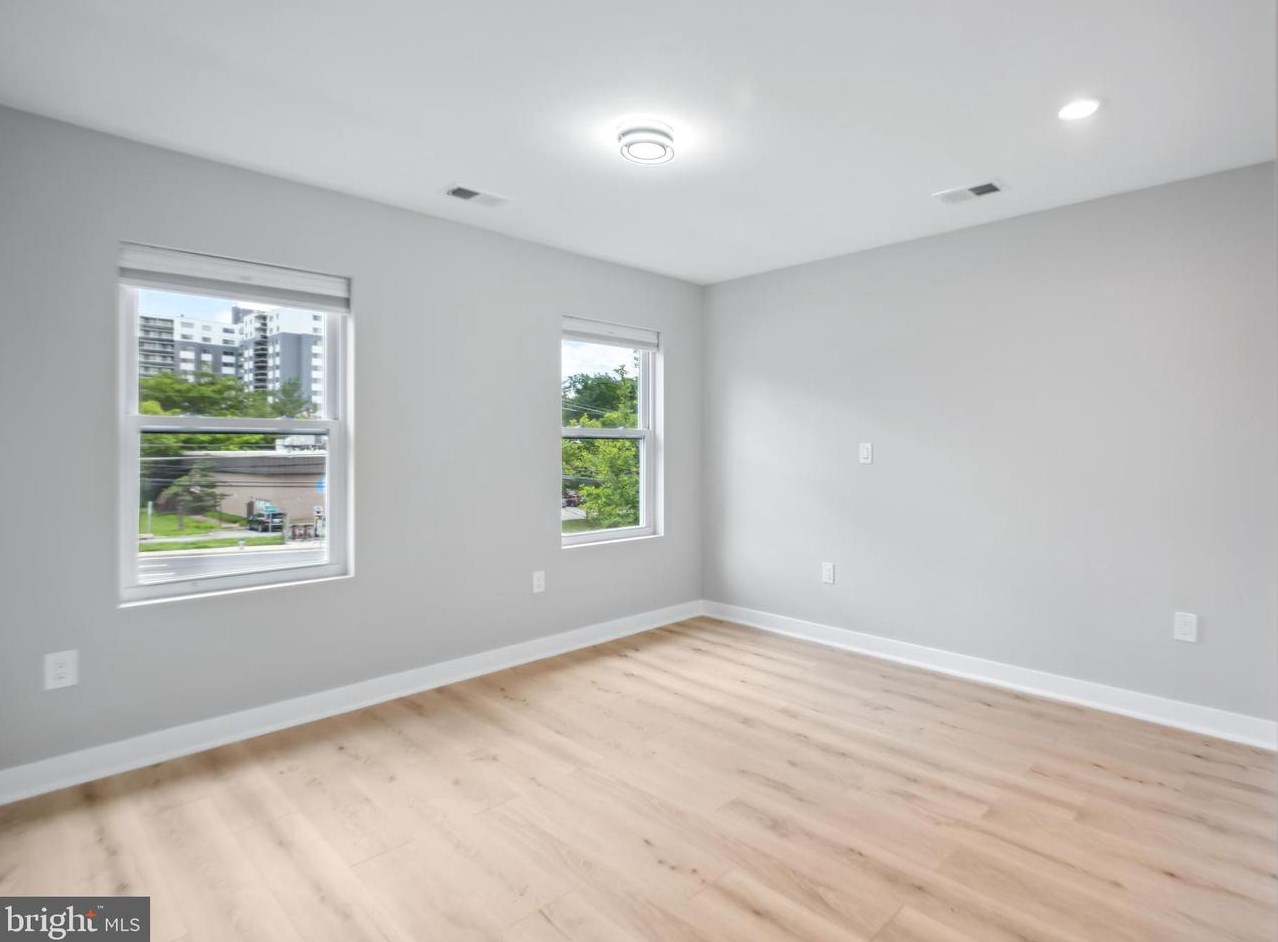 7316 New Hampshire Ave, Silver Spring MD 20905-5625 exterior