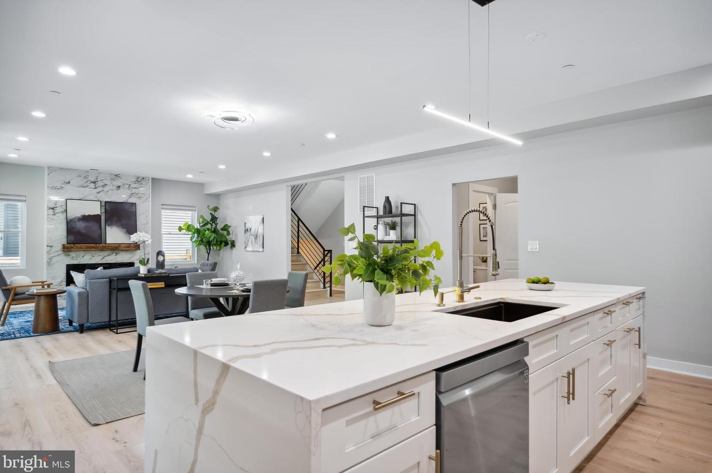 7316 New Hampshire Ave, Silver Spring MD 20905-5625 exterior