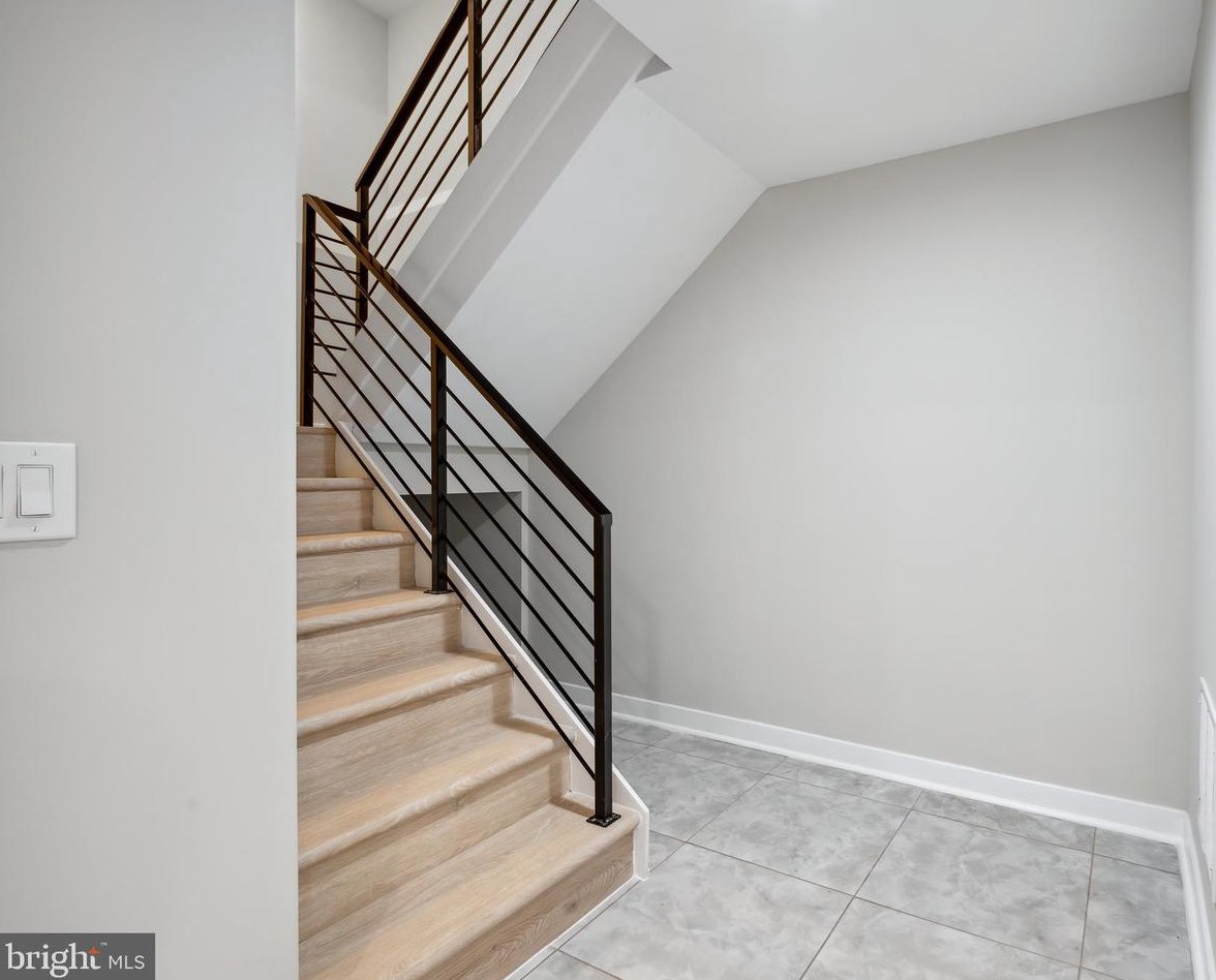 7316 New Hampshire Ave, Silver Spring MD 20905-5625 exterior