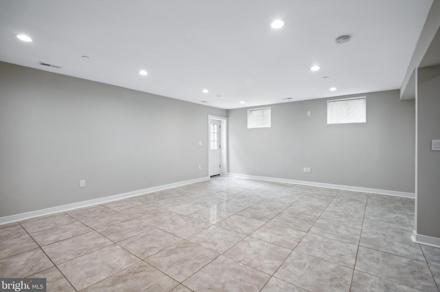 7316 New Hampshire Ave, Silver Spring MD 20905-5625 exterior