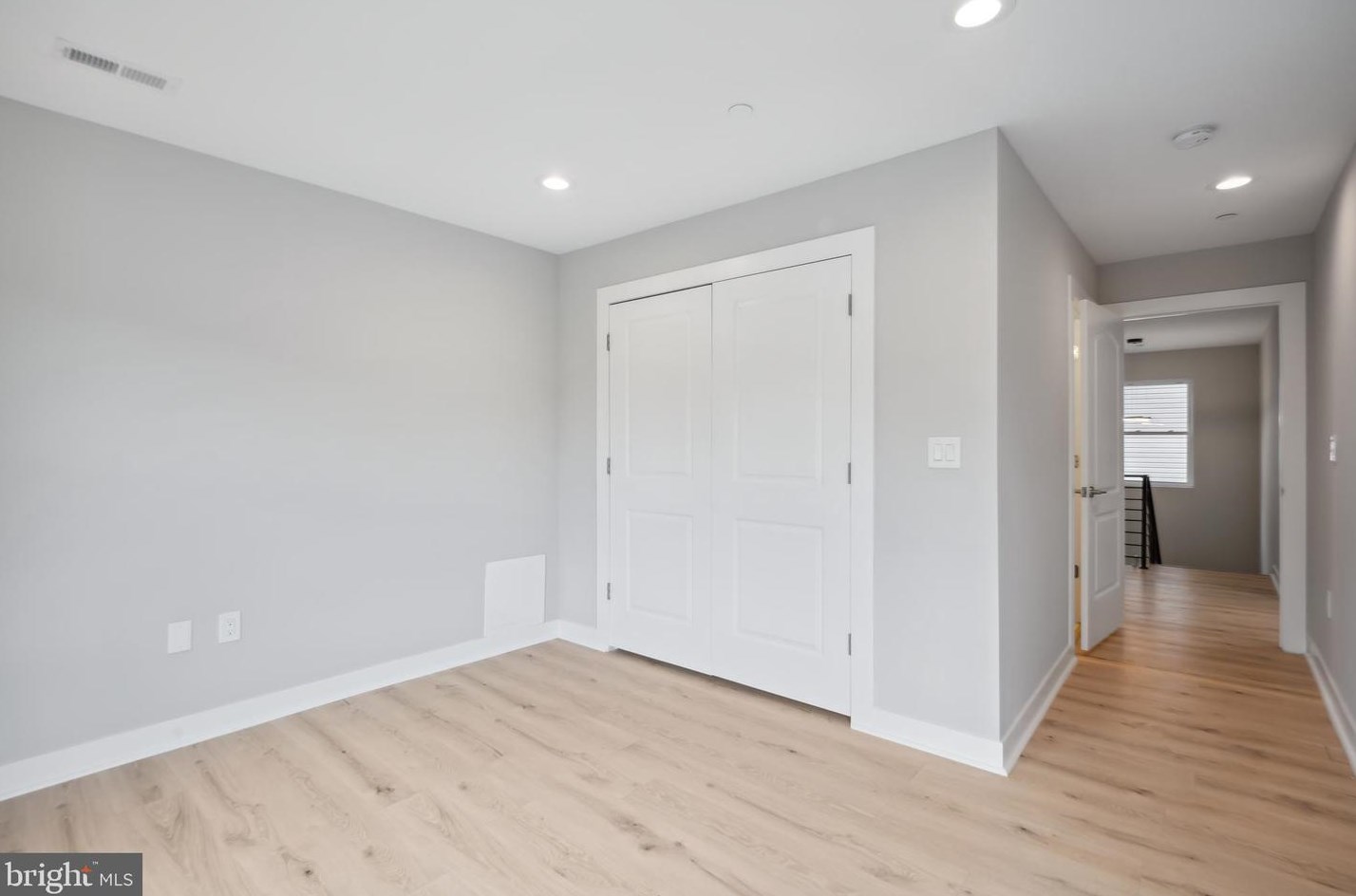 7316 New Hampshire Ave, Silver Spring MD 20905-5625 exterior