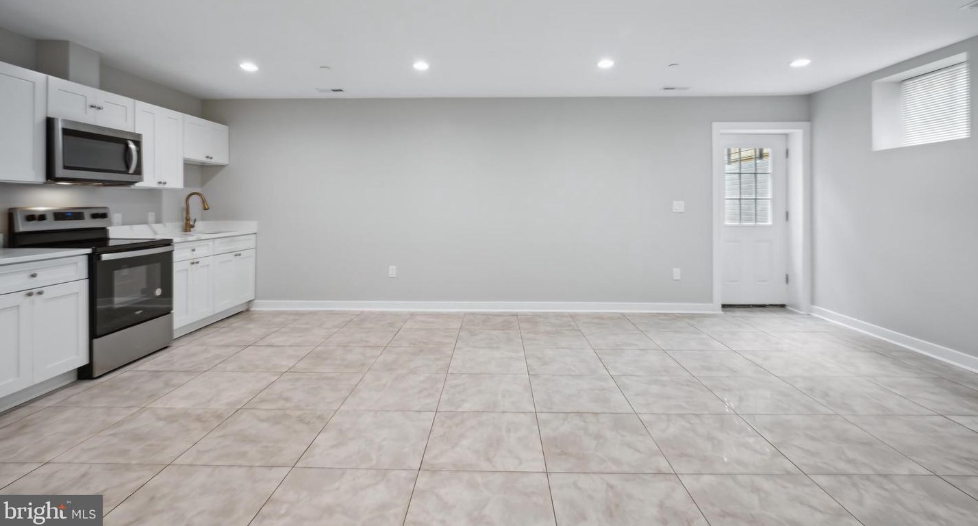 7316 New Hampshire Ave, Silver Spring MD 20905-5625 exterior