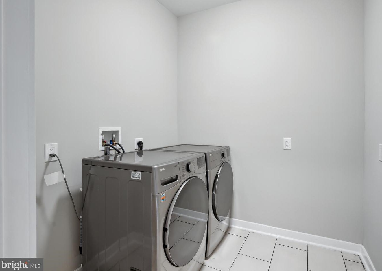 7316 New Hampshire Ave, Silver Spring MD 20905-5625 exterior