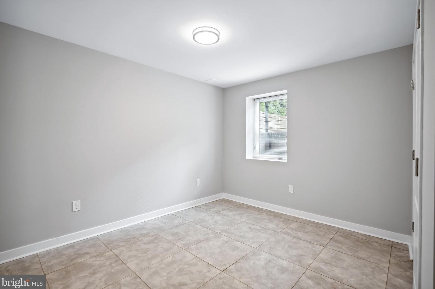 7316 New Hampshire Ave, Silver Spring MD 20905-5625 exterior