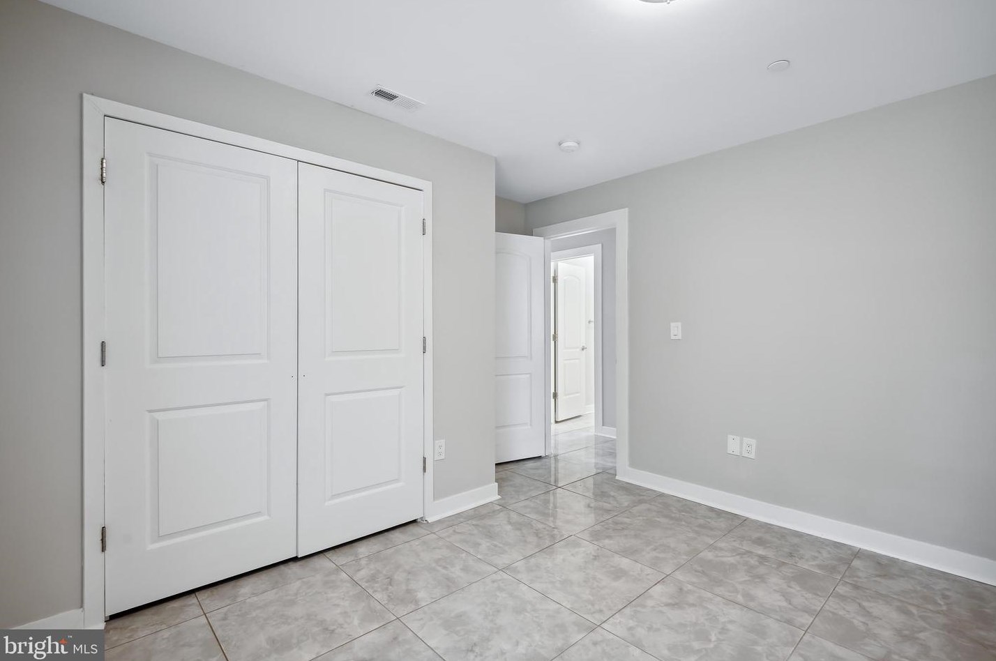 7316 New Hampshire Ave, Silver Spring MD 20905-5625 exterior