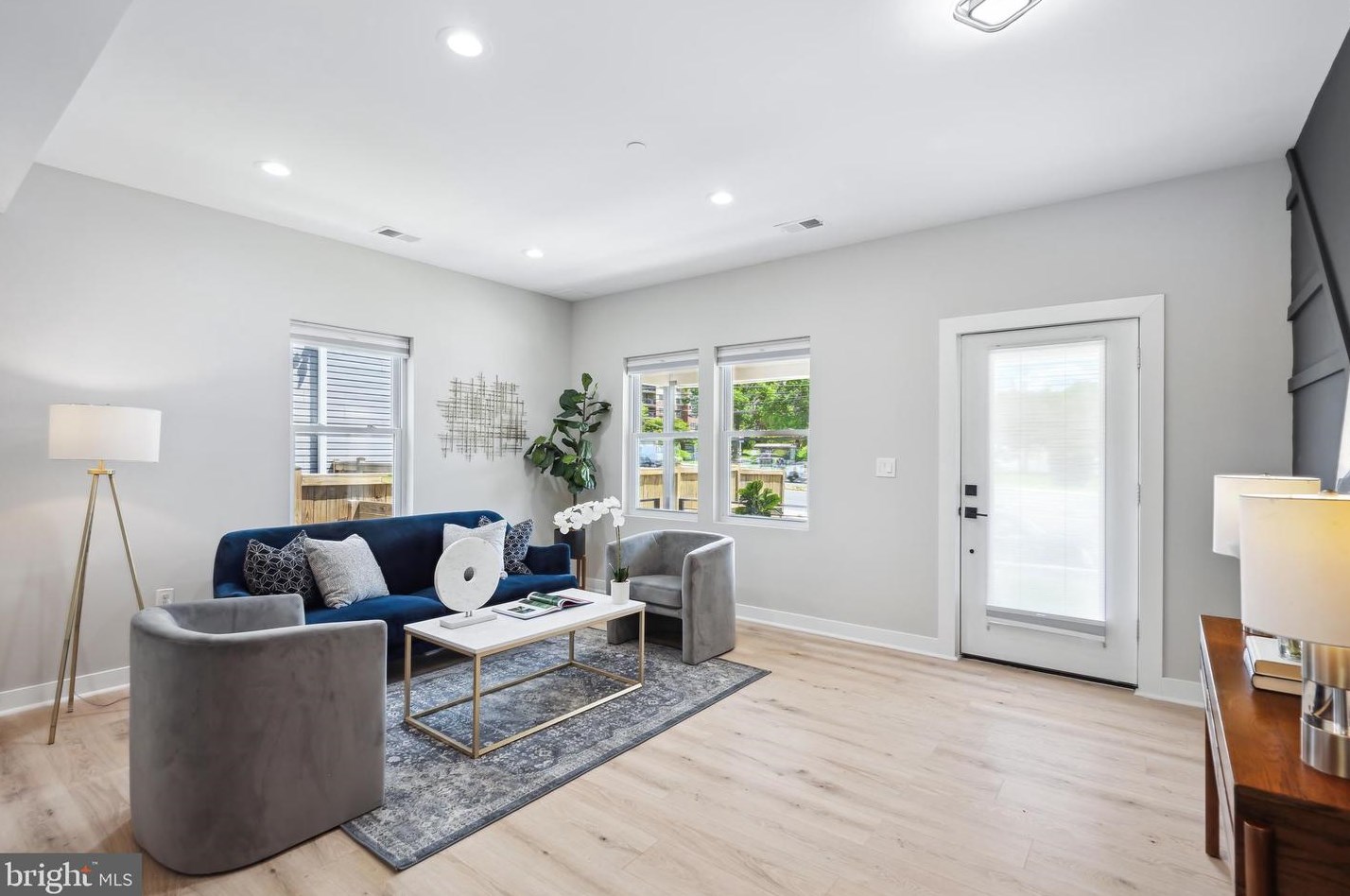 7316 New Hampshire Ave, Silver Spring MD 20905-5625 exterior