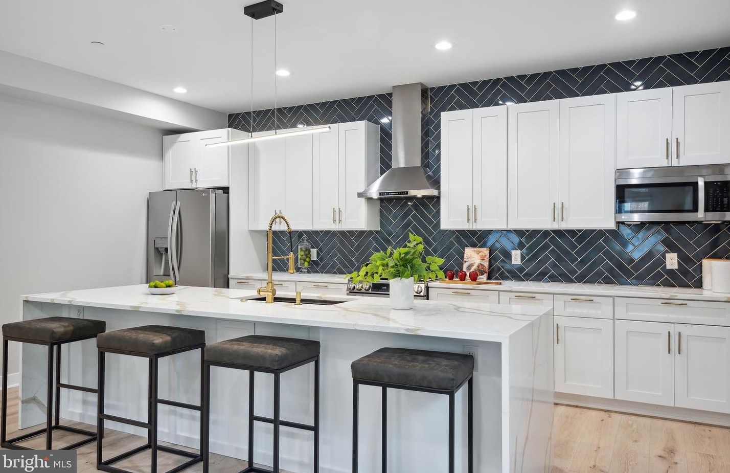 7316 New Hampshire Ave, Silver Spring MD 20905-5625 exterior