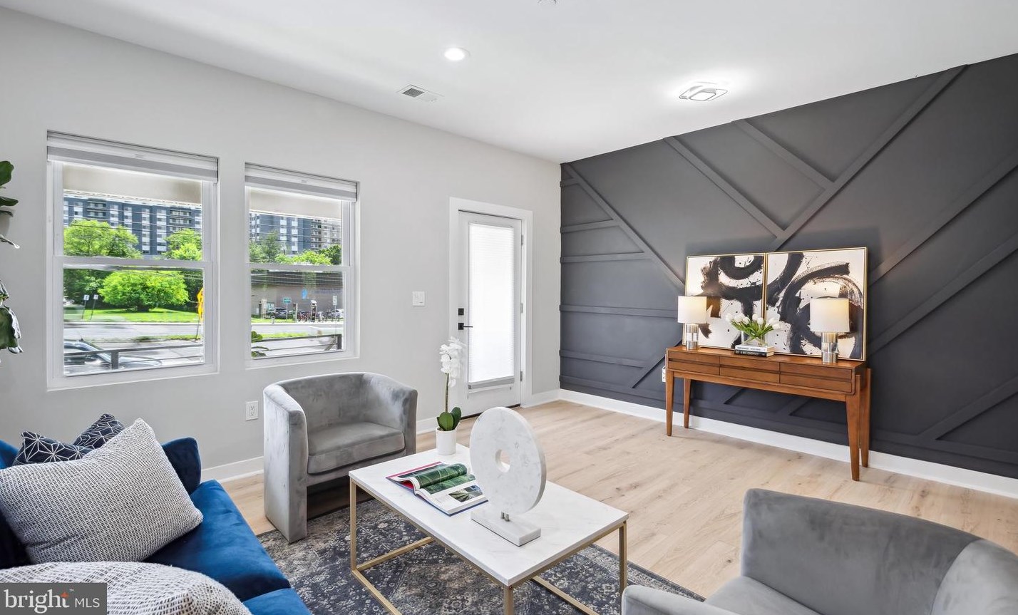 7316 New Hampshire Ave, Silver Spring MD 20905-5625 exterior