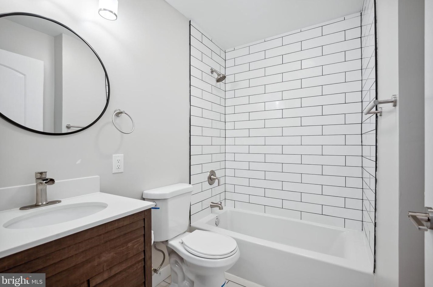 7316 New Hampshire Ave, Silver Spring MD 20905-5625 exterior