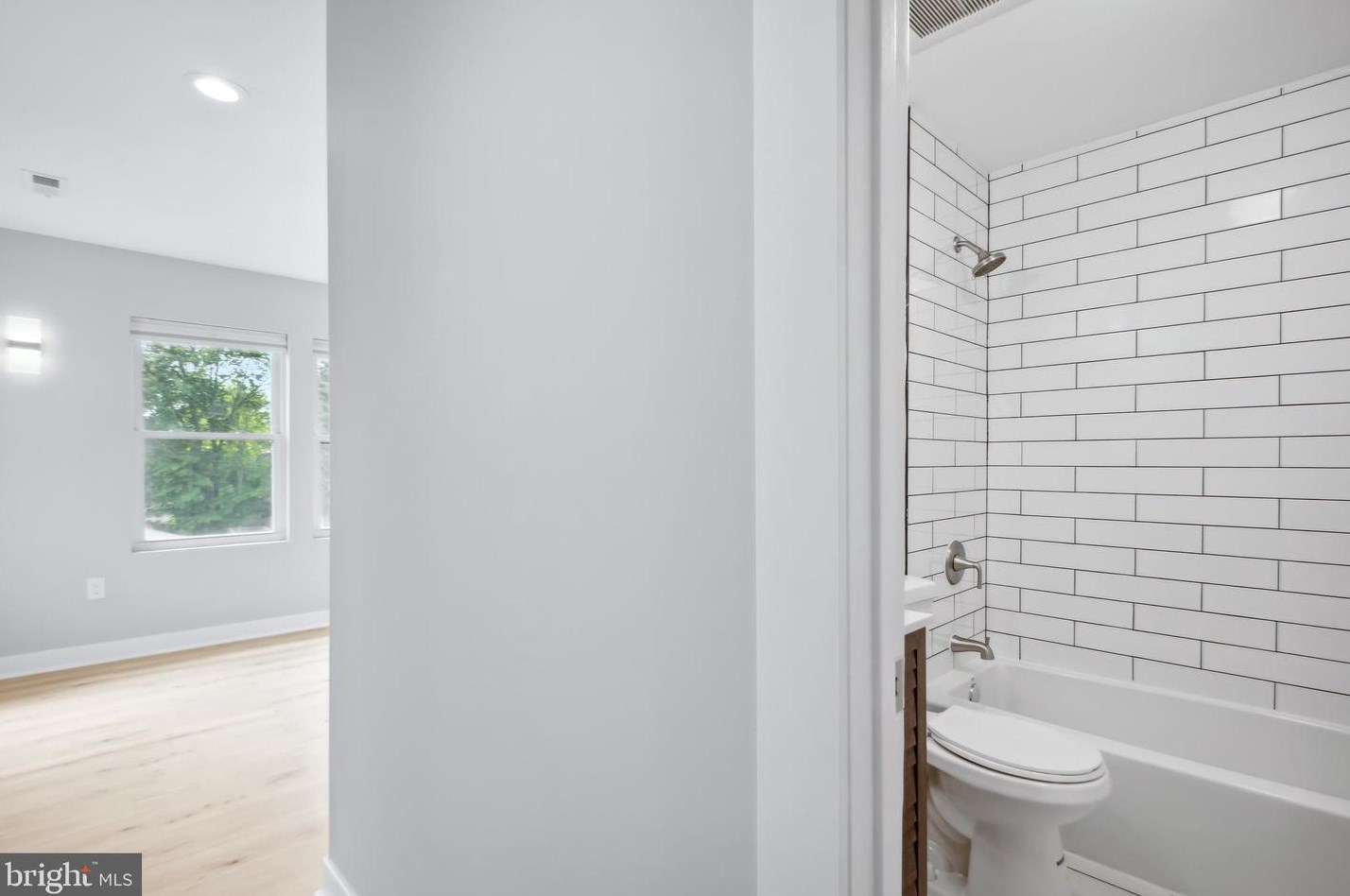 7316 New Hampshire Ave, Silver Spring MD 20905-5625 exterior