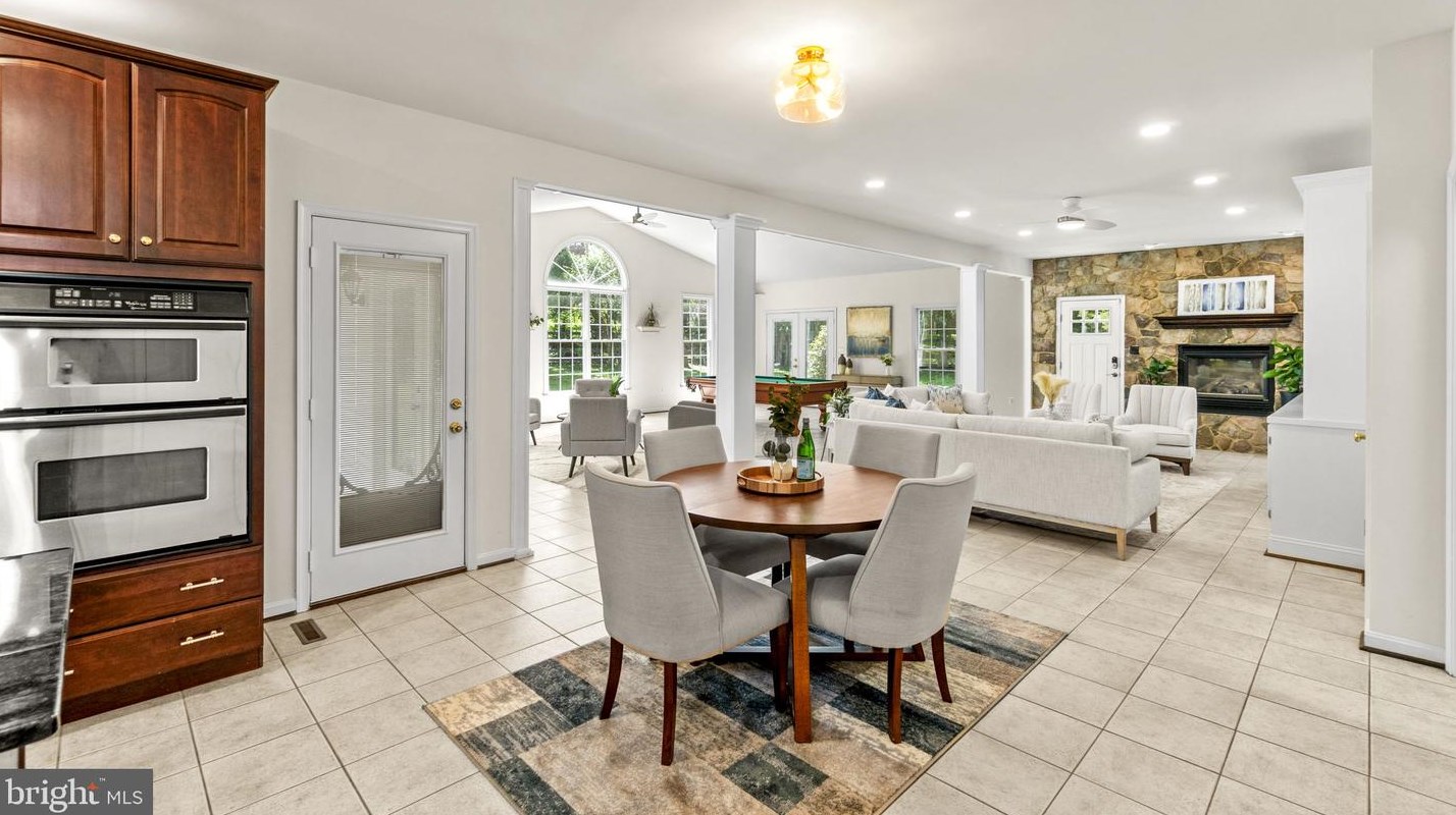 21046 Woodfield Rd, Gaithersburg MD 20882-1203 exterior