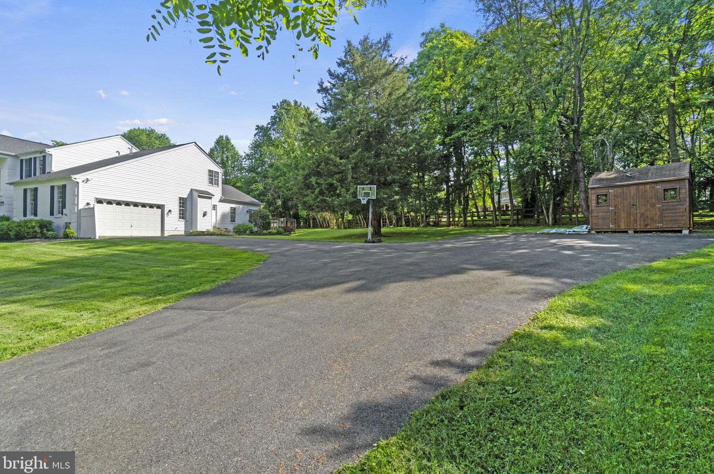 21046 Woodfield Rd, Gaithersburg MD 20882-1203 exterior