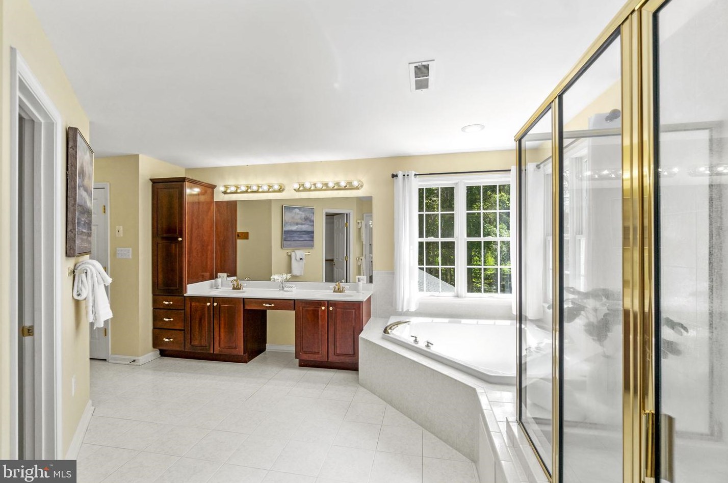 21046 Woodfield Rd, Gaithersburg MD 20882-1203 exterior