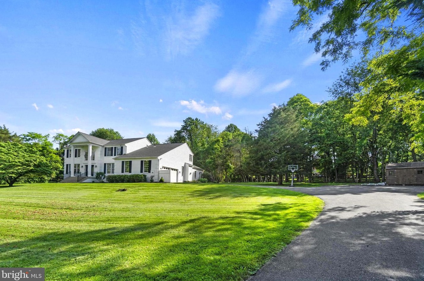 21046 Woodfield Rd, Gaithersburg MD 20882-1203 exterior