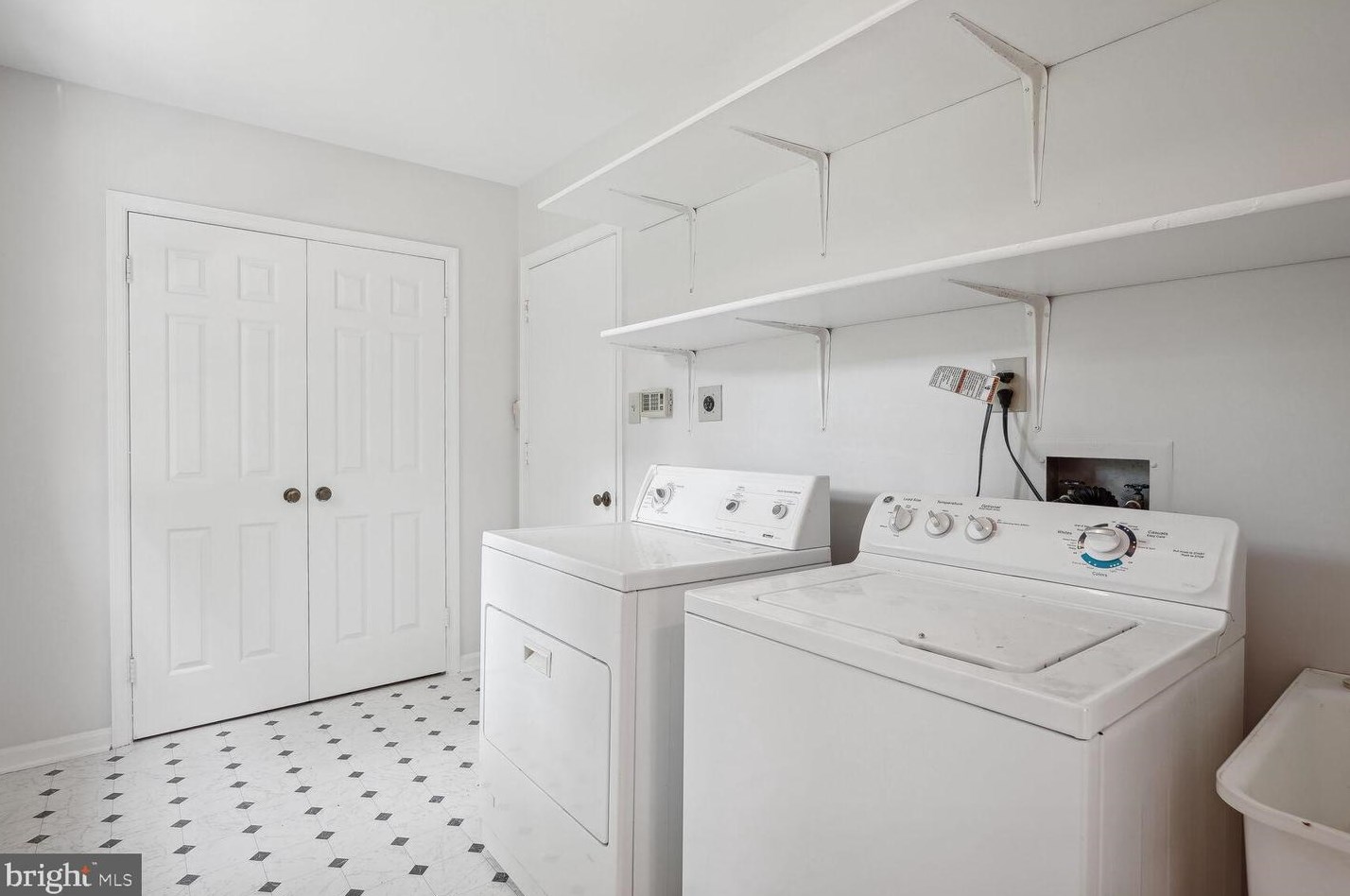 9813 Korman Ct, Rockville MD 20854-2042 exterior