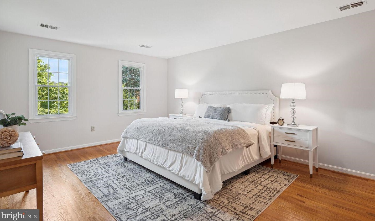 9813 Korman Ct, Rockville MD 20854-2042 exterior