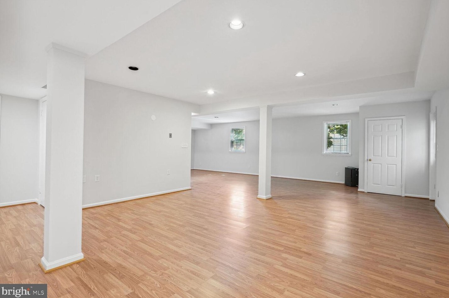 9813 Korman Ct, Rockville MD 20854-2042 exterior