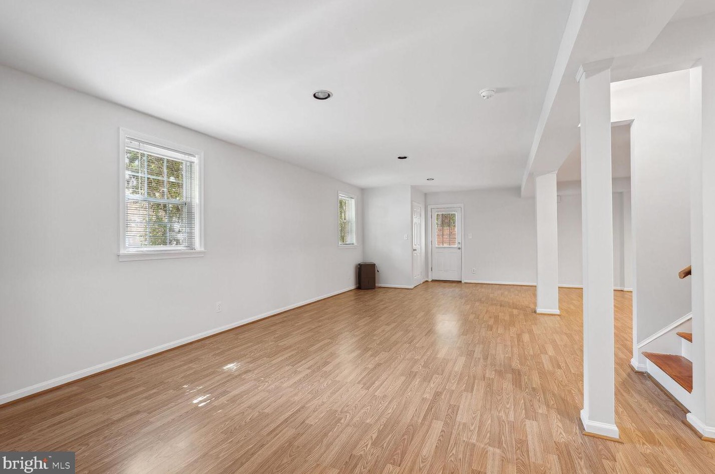 9813 Korman Ct, Rockville MD 20854-2042 exterior