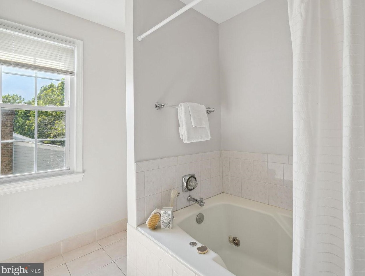 9813 Korman Ct, Rockville MD 20854-2042 exterior