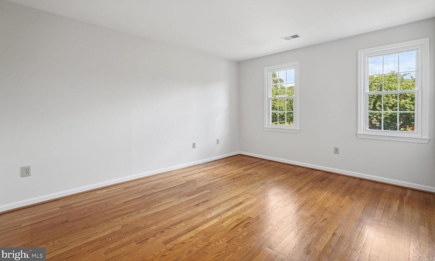 9813 Korman Ct, Rockville MD 20854-2042 exterior