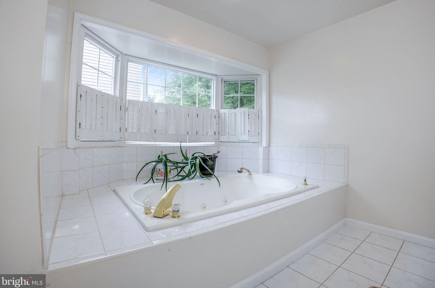 433 Bonifant Rd, Silver Spring MD 20905-5950 exterior