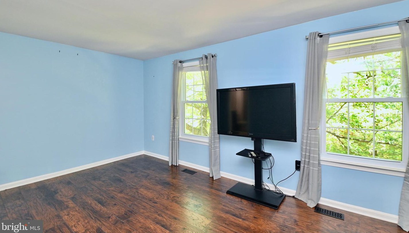 16 Capricorn Ct, Rockville MD 20855-2567 exterior