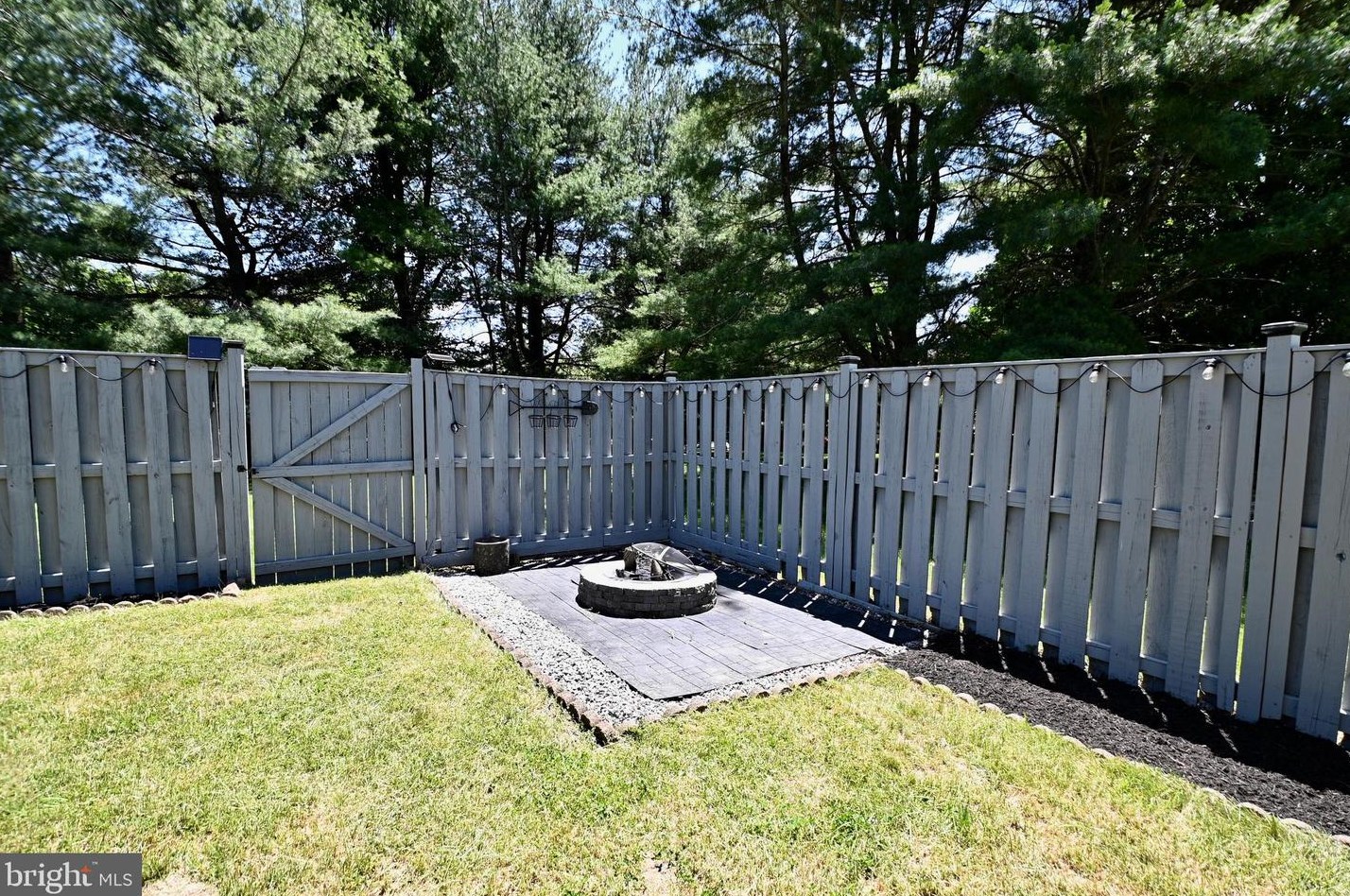 16 Capricorn Ct, Rockville MD 20855-2567 exterior